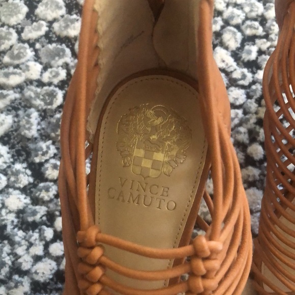 Brand new Vincent Camuto Alsandra Heels - Picture 4 of 8